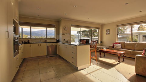 Hobart Villa - Australian Directory 4