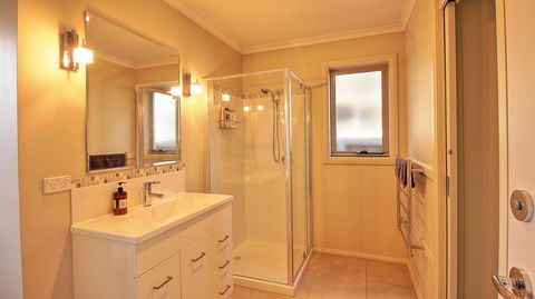 Hobart Villa - Australian Directory 10