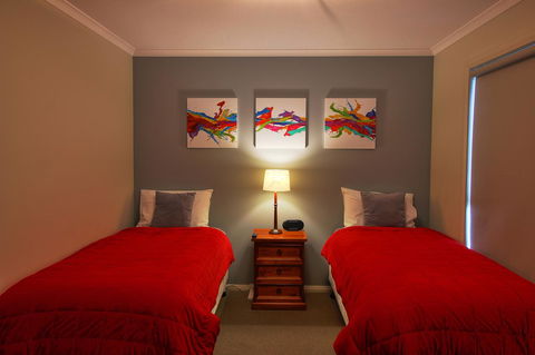 Hobart Villa - Australian Directory 8