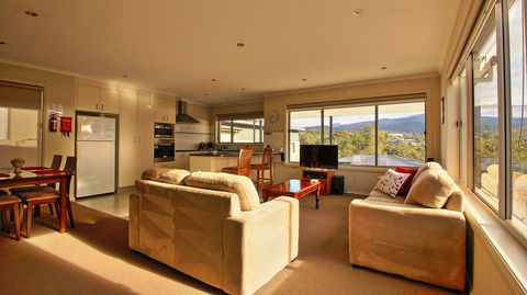 Hobart Villa - Australian Directory 1