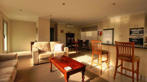 Hobart Villa - Australian Directory 0