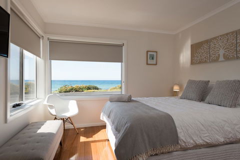 Penguin Beach House - Australian Directory 0