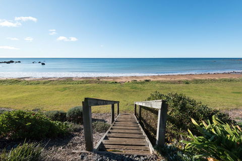 Penguin Beach House - Australian Directory 19
