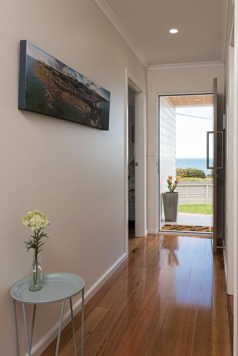 Penguin Beach House - Australian Directory 8
