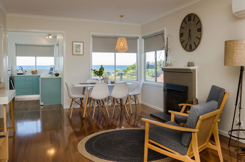 Penguin Beach House - Australian Directory 11