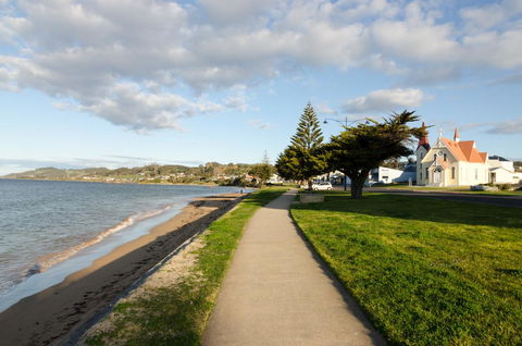 Penguin Beach House - Australian Directory 17