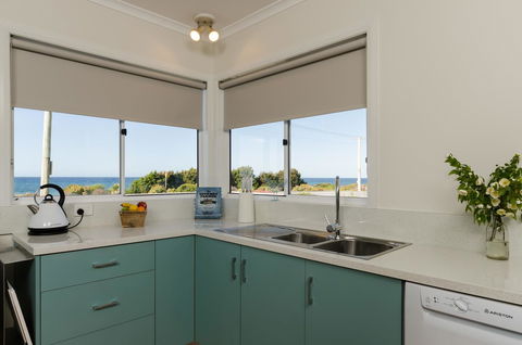Penguin Beach House - Australian Directory 9