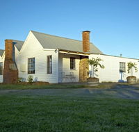 Buttons Cottage - Australian Directory