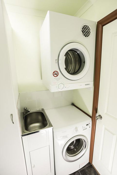 Larus Waterfront Cottage - Australian Directory 11