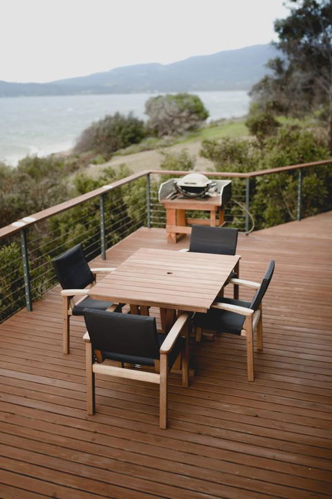Larus Waterfront Cottage - Australian Directory 13