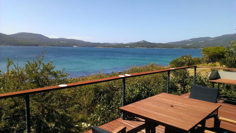 Larus Waterfront Cottage - Australian Directory 12