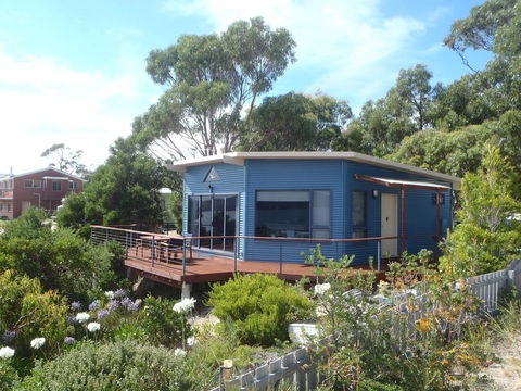 Larus Waterfront Cottage - Australian Directory 1