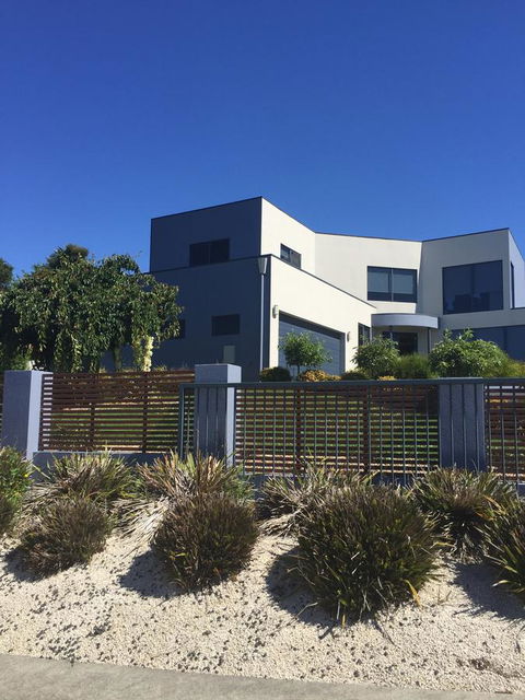 Madsen Retreat - Australian Directory 11