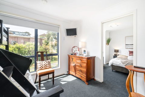 Madsen Retreat - Australian Directory 15
