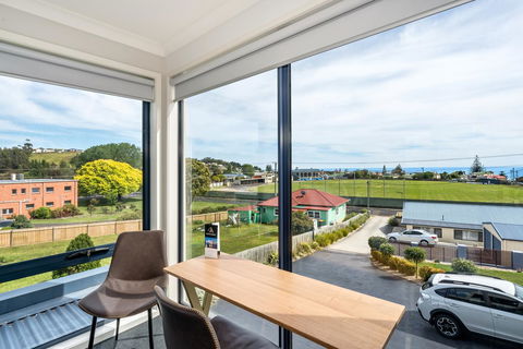 Madsen Retreat - Australian Directory 20