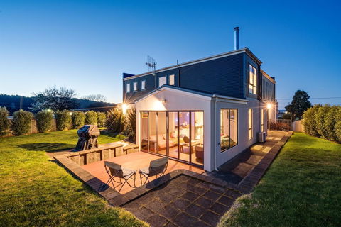 Madsen Retreat - Australian Directory 9