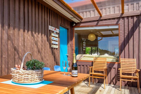 Aqua Beachfront! - Australian Directory 1