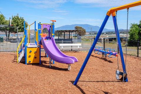 Aqua Beachfront! - Australian Directory 3