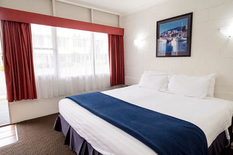 Edgewater Hotel - Australian Directory 27