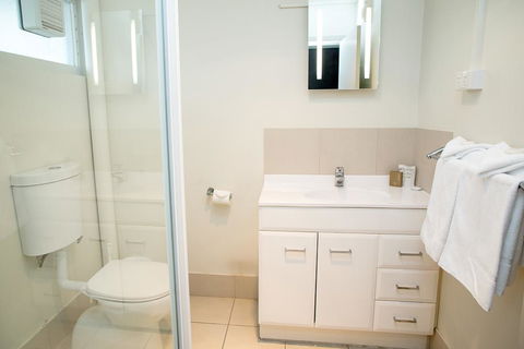 Edgewater Hotel - Australian Directory 12