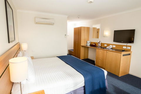Edgewater Hotel - Australian Directory 10