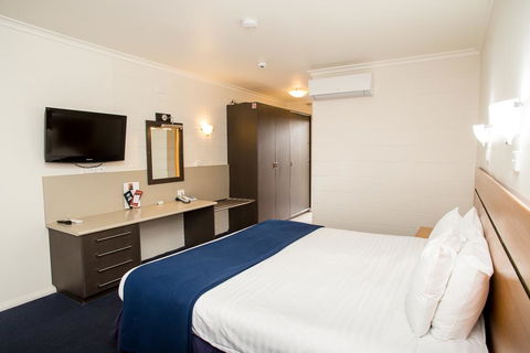 Edgewater Hotel - Australian Directory 13