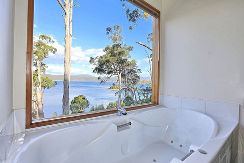 Stewarts Bay Lodge - Australian Directory 14