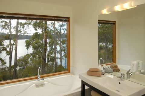 Stewarts Bay Lodge - Australian Directory 28