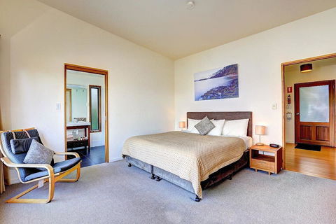Stewarts Bay Lodge - Australian Directory 36