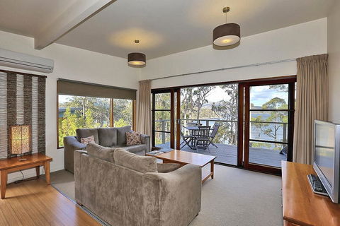 Stewarts Bay Lodge - Australian Directory 32