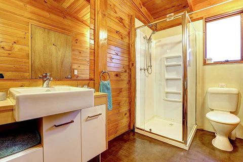 Stewarts Bay Lodge - Australian Directory 38