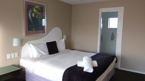 Diamond Island Resort & Bicheno Penguin Show - Australian Directory 40