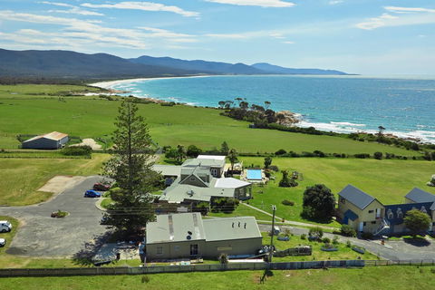Diamond Island Resort & Bicheno Penguin Show - Australian Directory 27