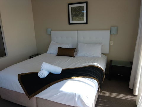 Diamond Island Resort & Bicheno Penguin Show - Australian Directory 29