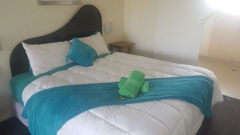 Diamond Island Resort & Bicheno Penguin Show - Australian Directory 19