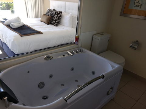 Diamond Island Resort & Bicheno Penguin Show - Australian Directory 30