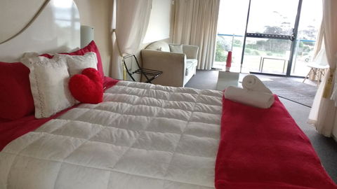 Diamond Island Resort & Bicheno Penguin Show - Australian Directory 38
