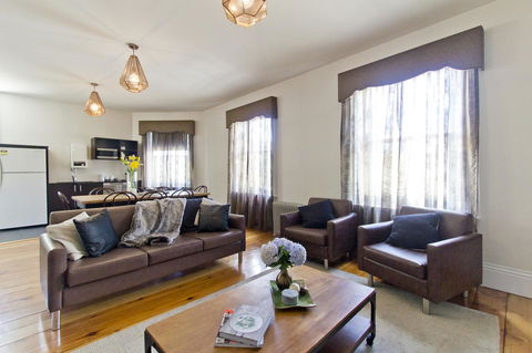Deloraine Hotel - Australian Directory 4