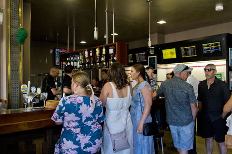 Deloraine Hotel - Australian Directory 13