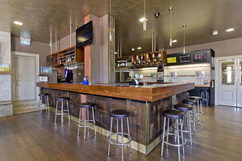 Deloraine Hotel - Australian Directory 15