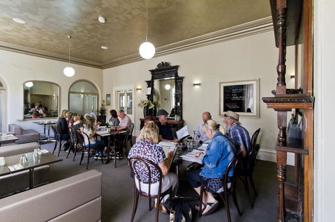 Deloraine Hotel - Australian Directory 10