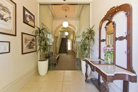 Deloraine Hotel - Australian Directory 3