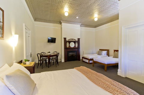 Deloraine Hotel - Australian Directory 1