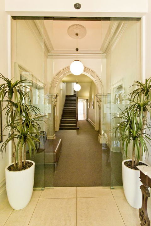 Deloraine Hotel - Australian Directory 18