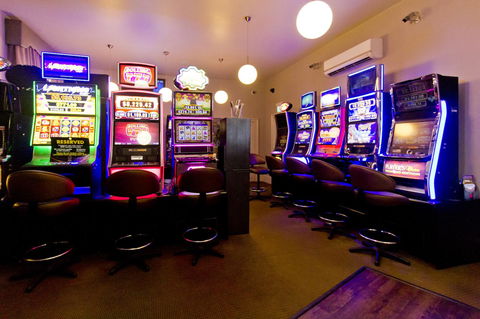 Deloraine Hotel - Australian Directory 17