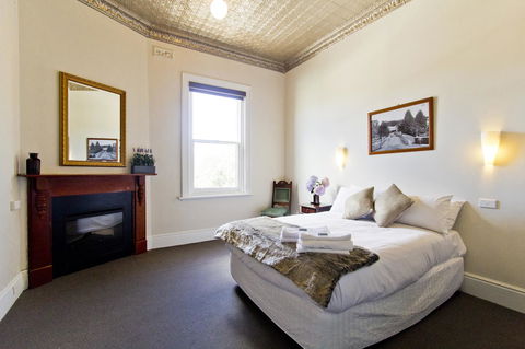 Deloraine Hotel - Australian Directory 6
