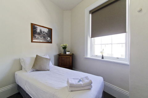 Deloraine Hotel - Australian Directory 24