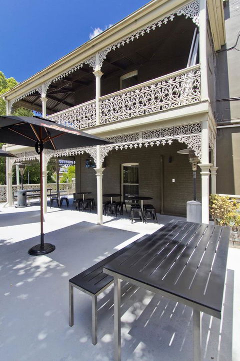 Deloraine Hotel - Australian Directory 27