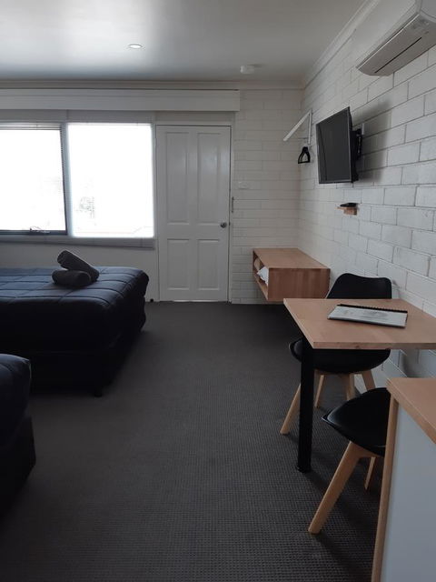 Anchor Wheel Motel - Australian Directory 7
