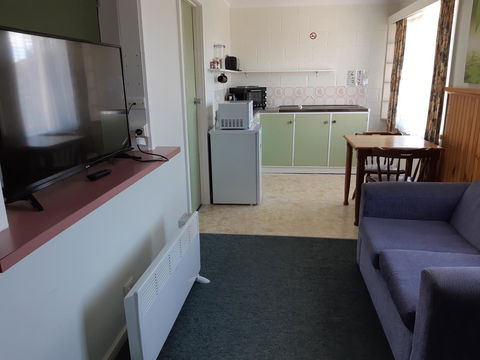 Anchor Wheel Motel - Australian Directory 14